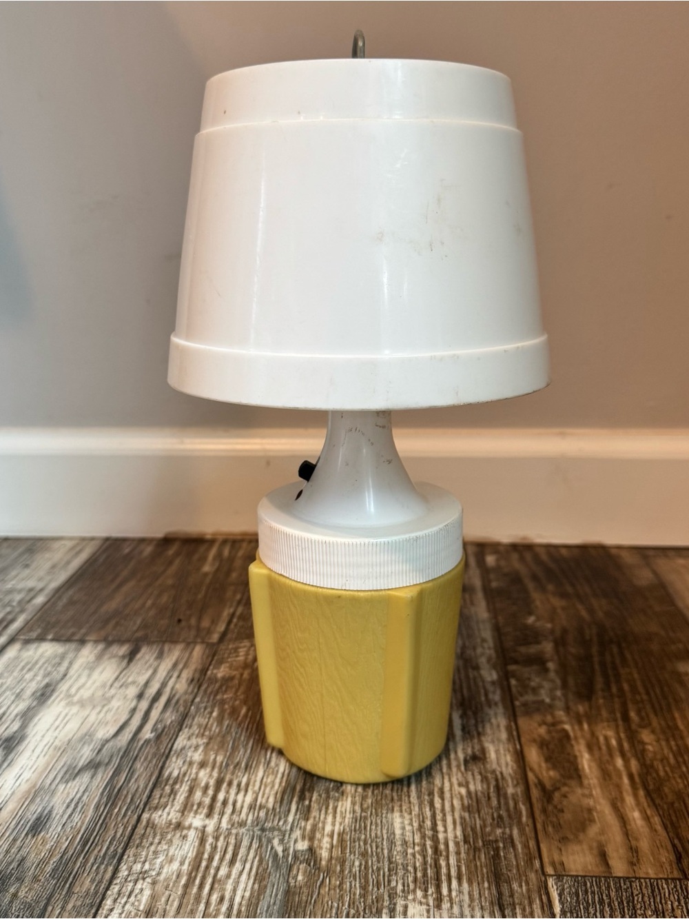 Vintage 70’s Ray O Vac Portable Battery Operated Camping Lamp Yellow NO BULB